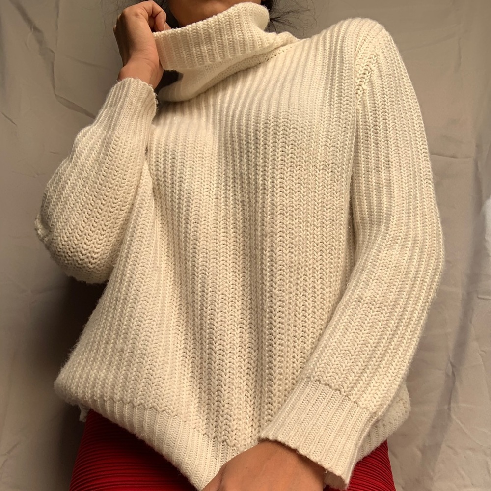 Knitted turtle neck